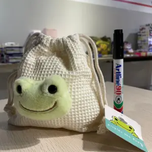 Pickles-the -frog かえるのピクルス 小青蛙 米色儲物索袋 173799
